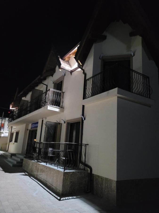Lotus Boutique Hotel Дева Екстериор снимка