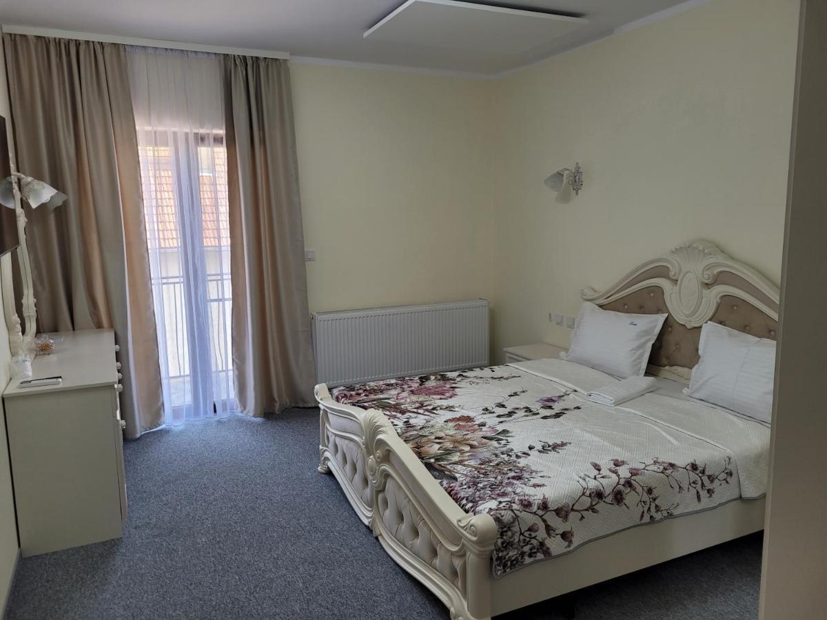 Lotus Boutique Hotel Дева Екстериор снимка